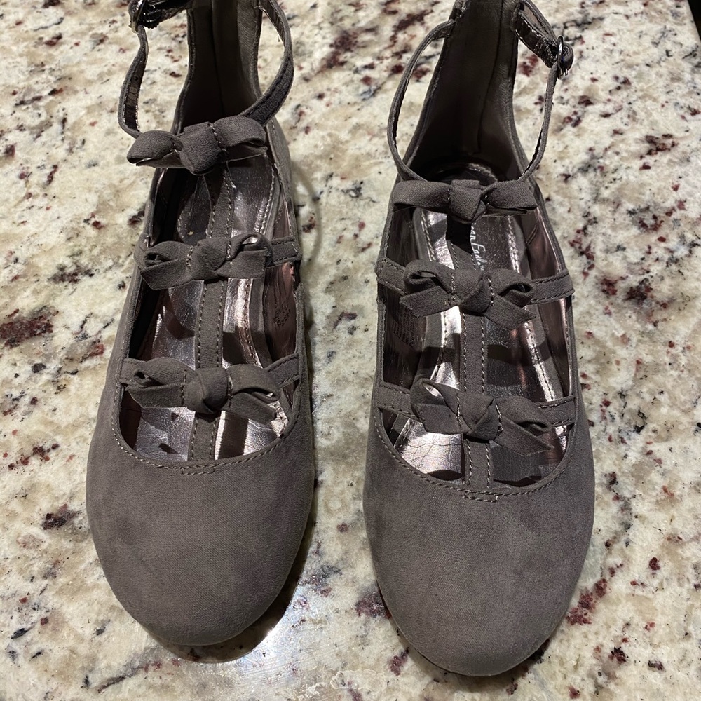 Youth girls flats